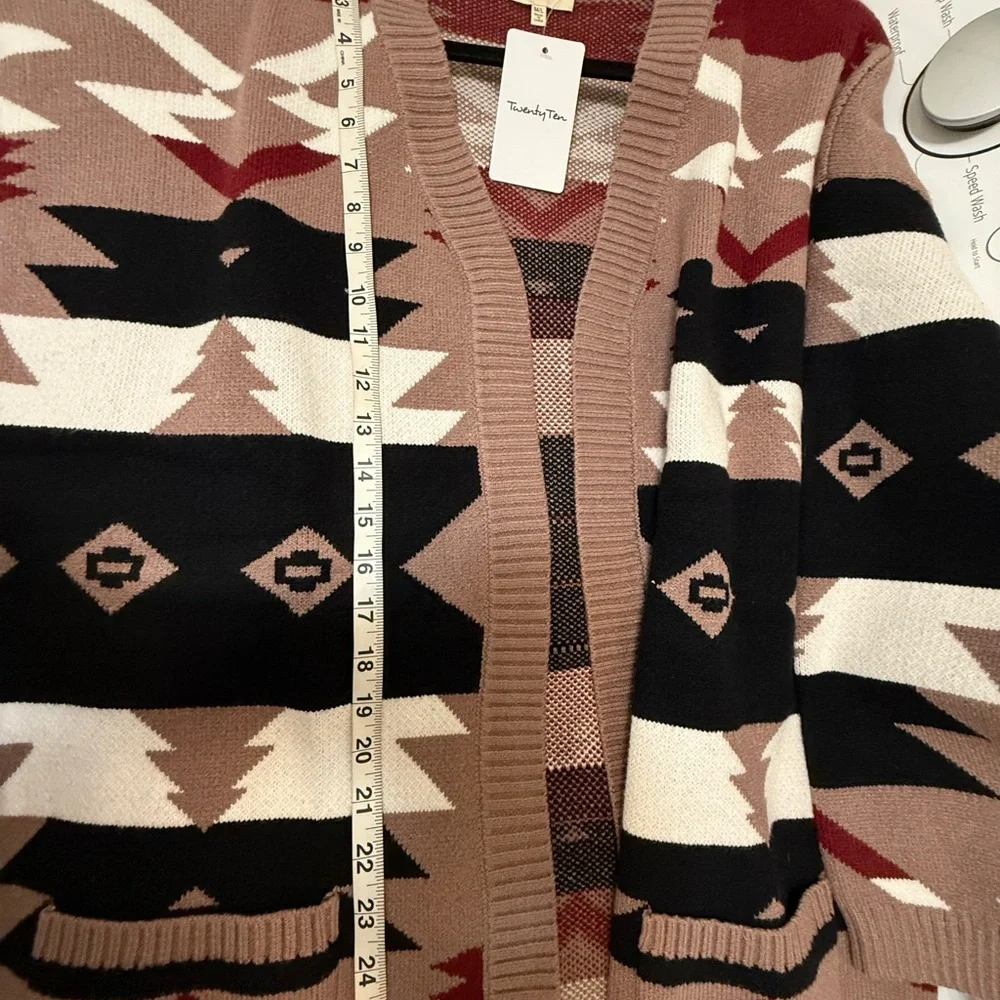 Cardigan Aztec print NWT medium large quality well made oh so yummy